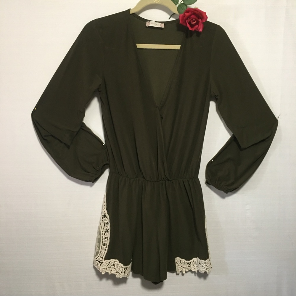 altar’d state romper jumper long sleeve body suit top green lace Sz Sm EUC